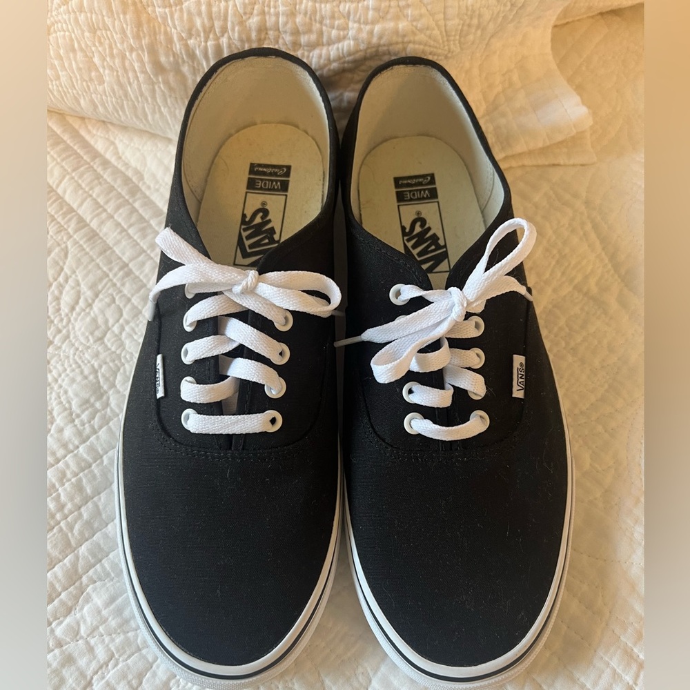 Men’s Vans authentic shoe. Size 13W